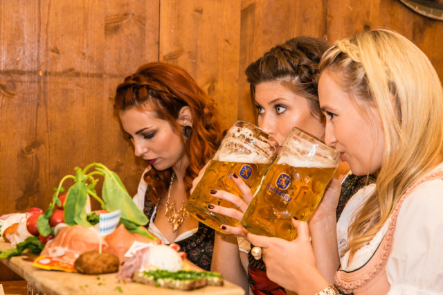 #coverprwiesn Oktoberfest 2014 - Bikinis & Passports