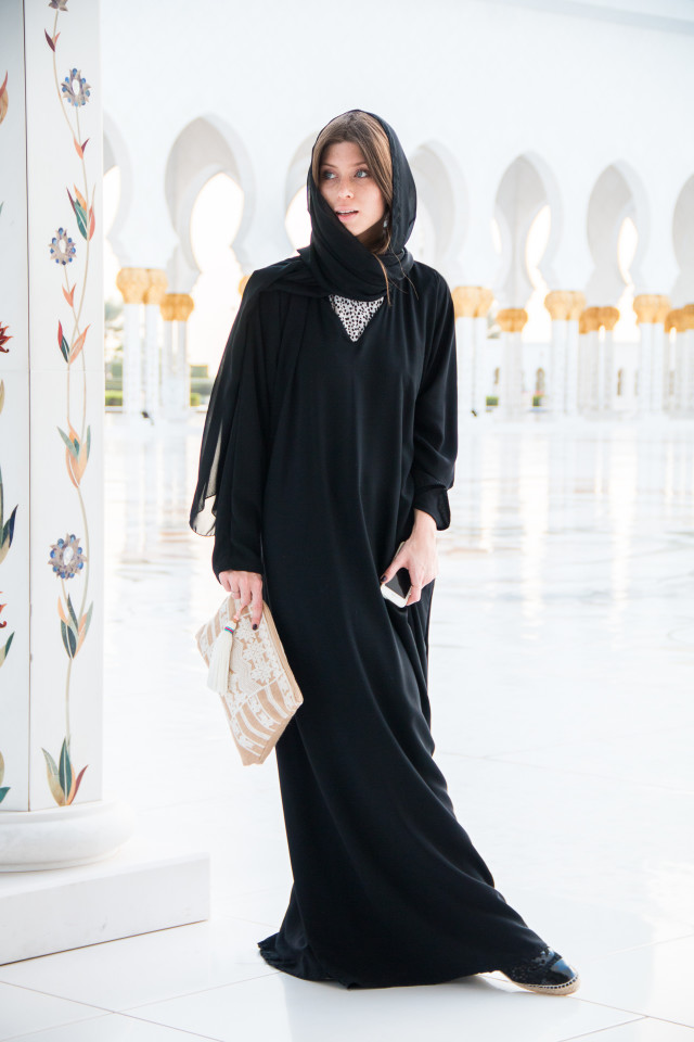 Grand Sheikh Zayed Mosque Abu Dhabi | Bikinis & Passports