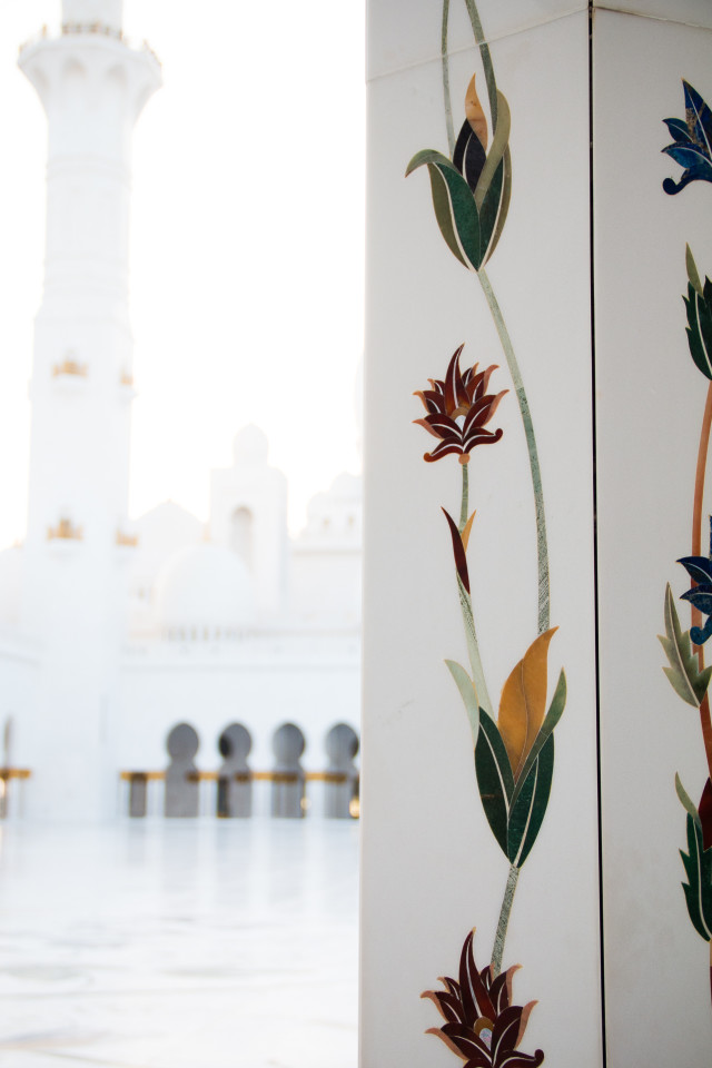 Grand Sheikh Zayed Mosque Abu Dhabi | Bikinis & Passports