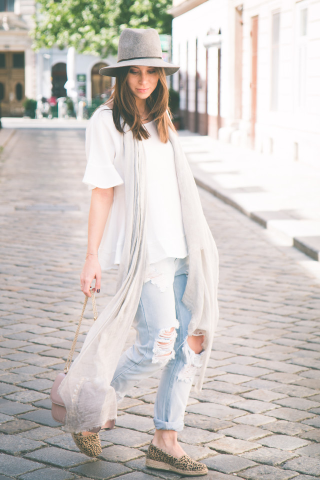 OUTFIT: ripped denim for sunny days | Bikinis & Passports