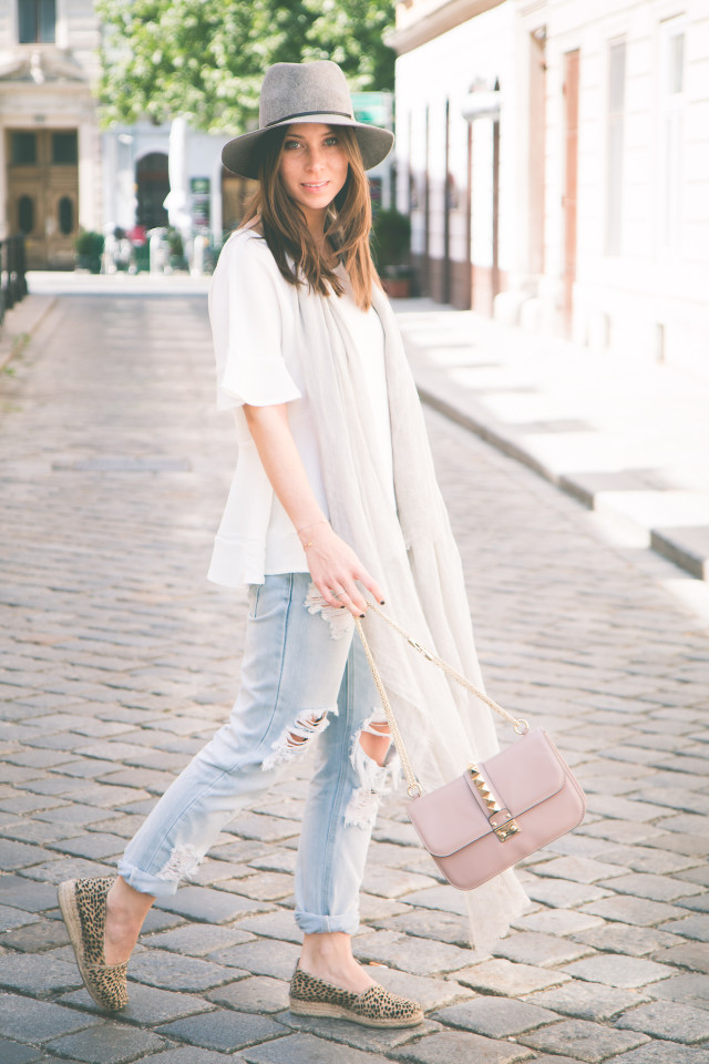 OUTFIT: ripped denim for sunny days | Bikinis & Passports