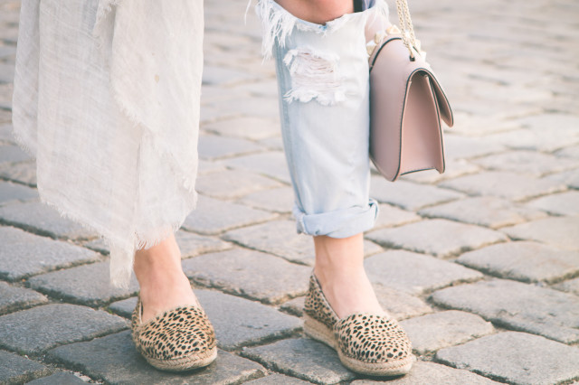 OUTFIT: ripped denim for sunny days | Bikinis & Passports