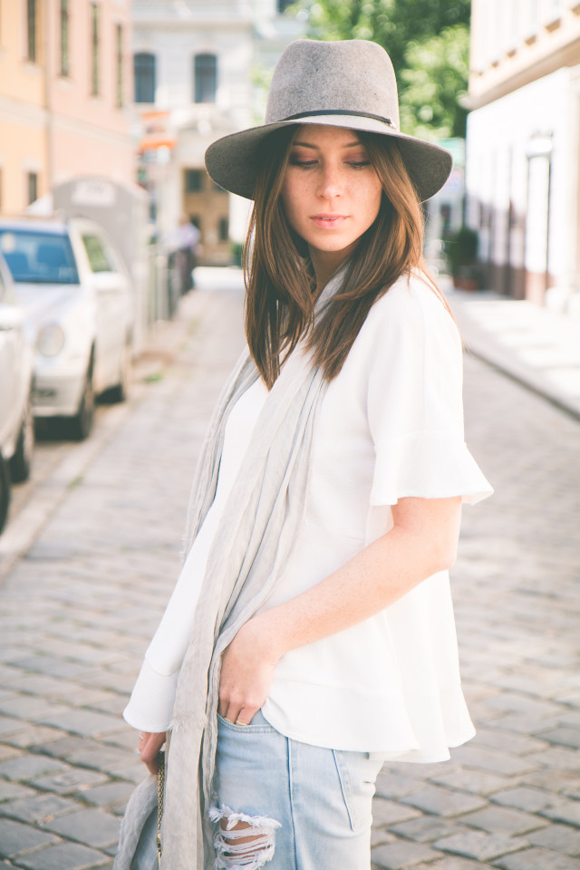 OUTFIT: ripped denim for sunny days | Bikinis & Passports