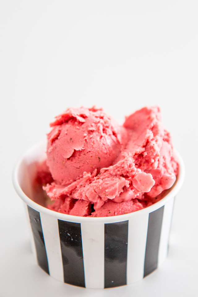 RECIPE: homemade healthy strawberry ice cream | Bikinis & Passports