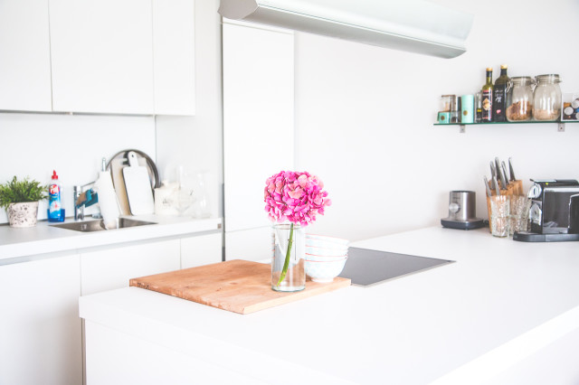 HOME: a white kitchen affair | Bikinis & Passports