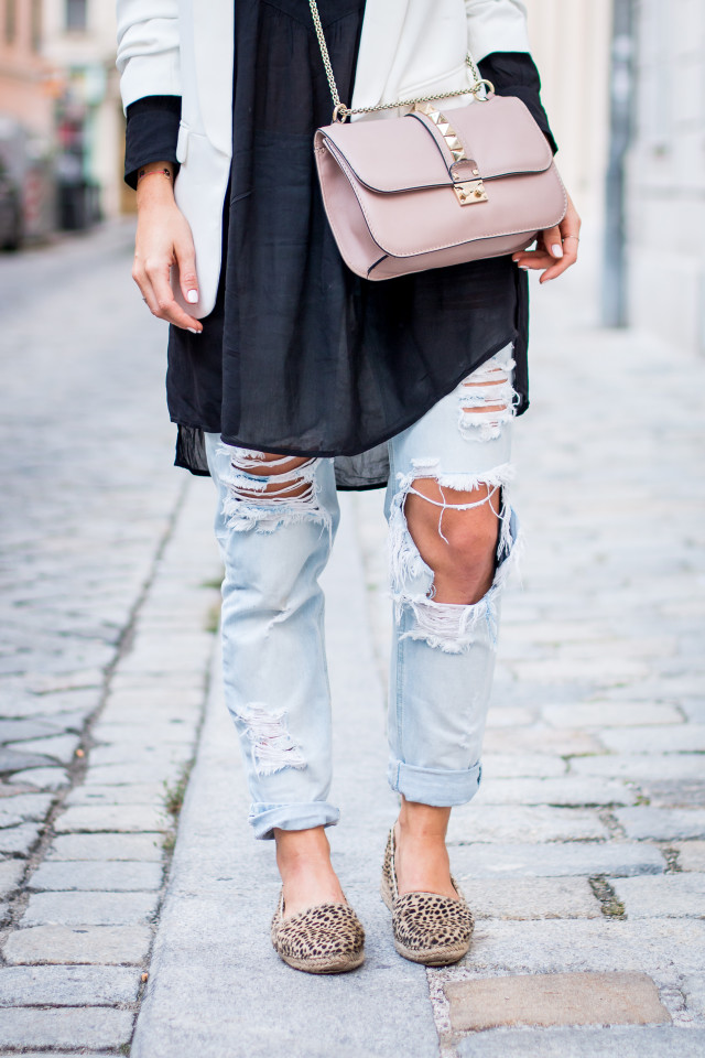 OUTFIT: white blazer | Bikinis & Passports