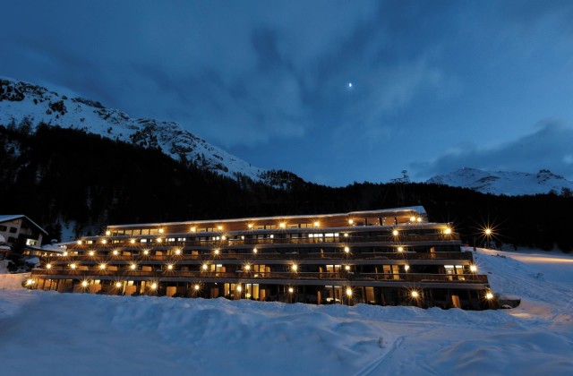 Advent Calendar Day 14: Nira Alpina Hotel Silvaplana | Bikinis & Passports