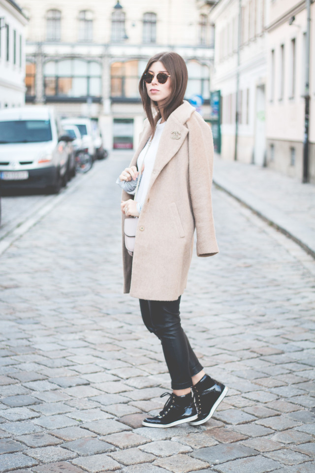 OUTFIT: autumn / winter must-haves | Bikinis & Passports