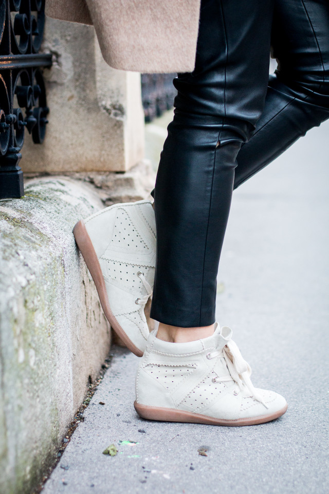 OUTFIT: Isabel Marant Bobby Sneakers Chalk | Bikinis & Passports