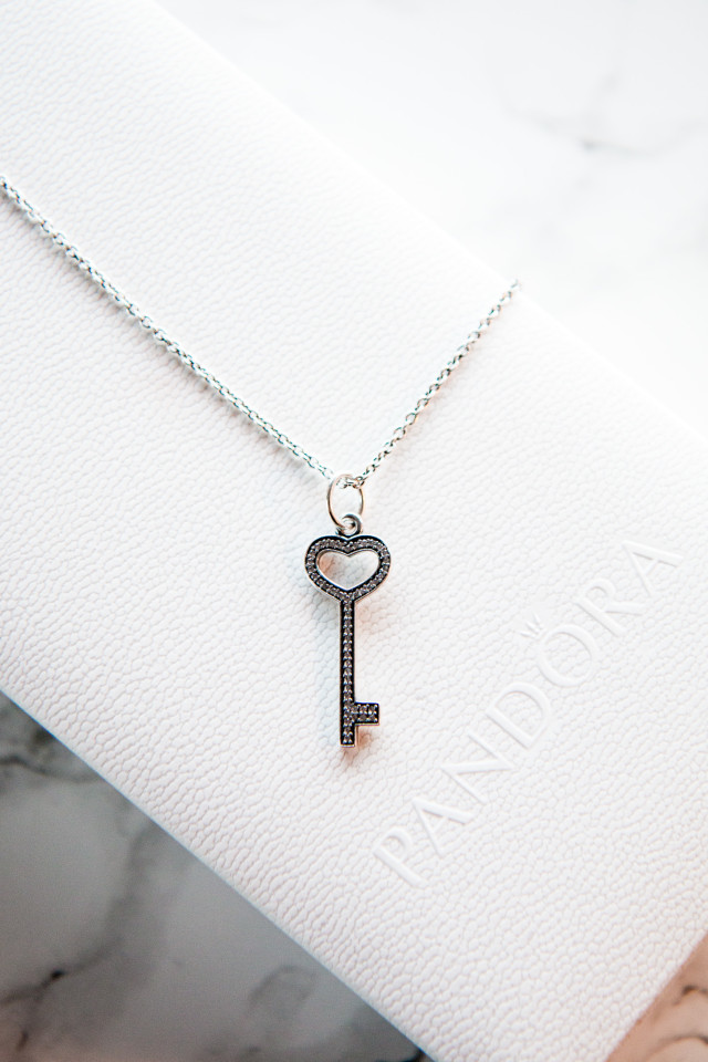 Christmas Gift Guide: Pandora | Bikinis & Passports