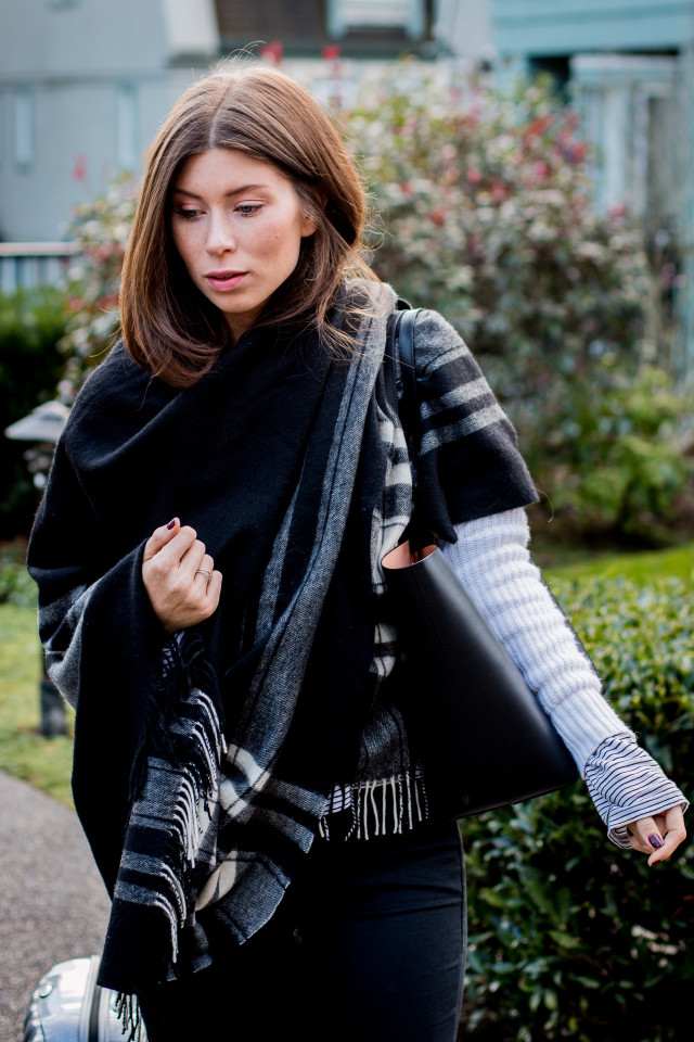 OUTFIT: Mansur Gavriel black shopper tote - Farfetch | Bikinis & Passports