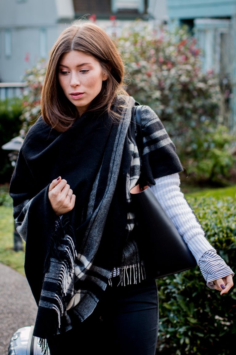 OUTFIT: Mansur Gavriel black shopper tote - Farfetch | Bikinis & Passports