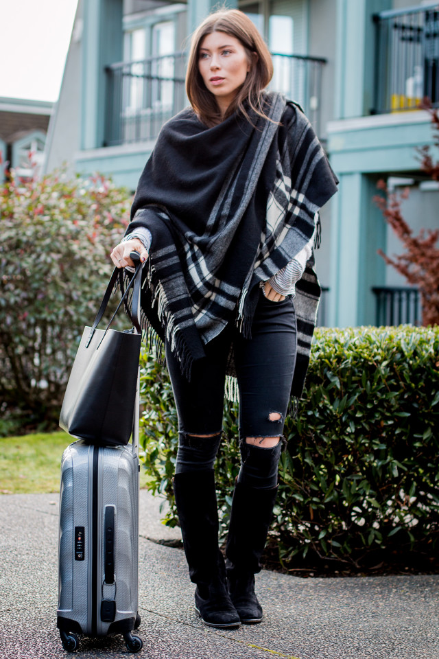 OUTFIT: Mansur Gavriel black shopper tote - Farfetch | Bikinis & Passports