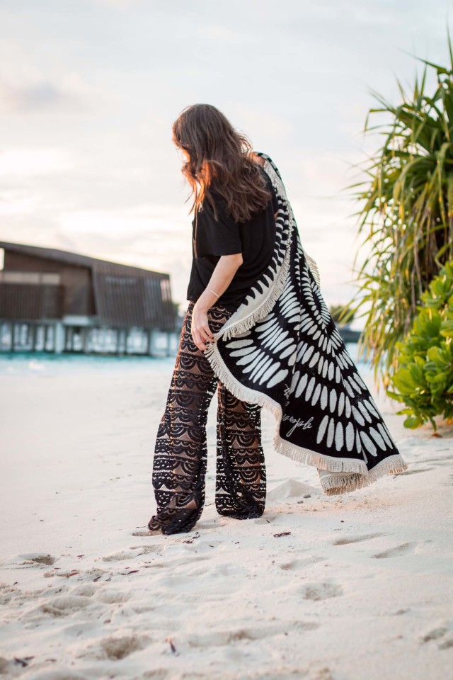 OUTFIT: the beach people round towel "Tulum" | Bikinis & Passports