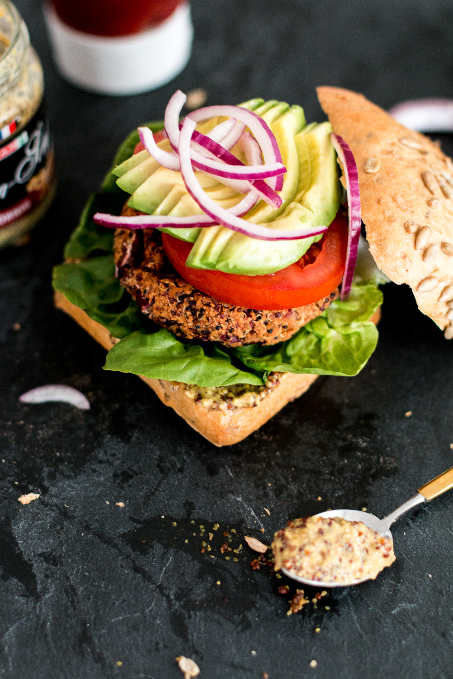 RECIE: vegan quinoa burger - Bikinis & Passports