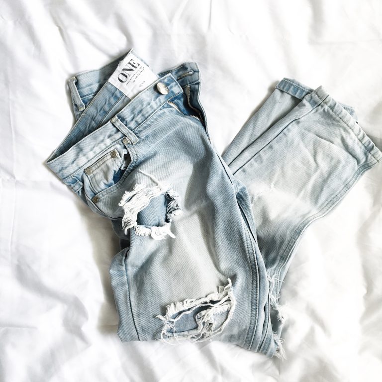 how to wear ripped jeans | Bikinis & Passports