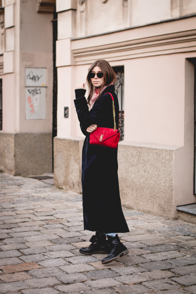 OUTFIT: long coat navy blue | Bikinis & Passports