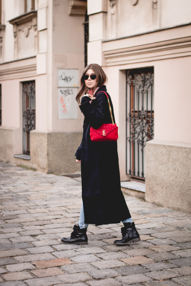 OUTFIT: long coat navy blue | Bikinis & Passports