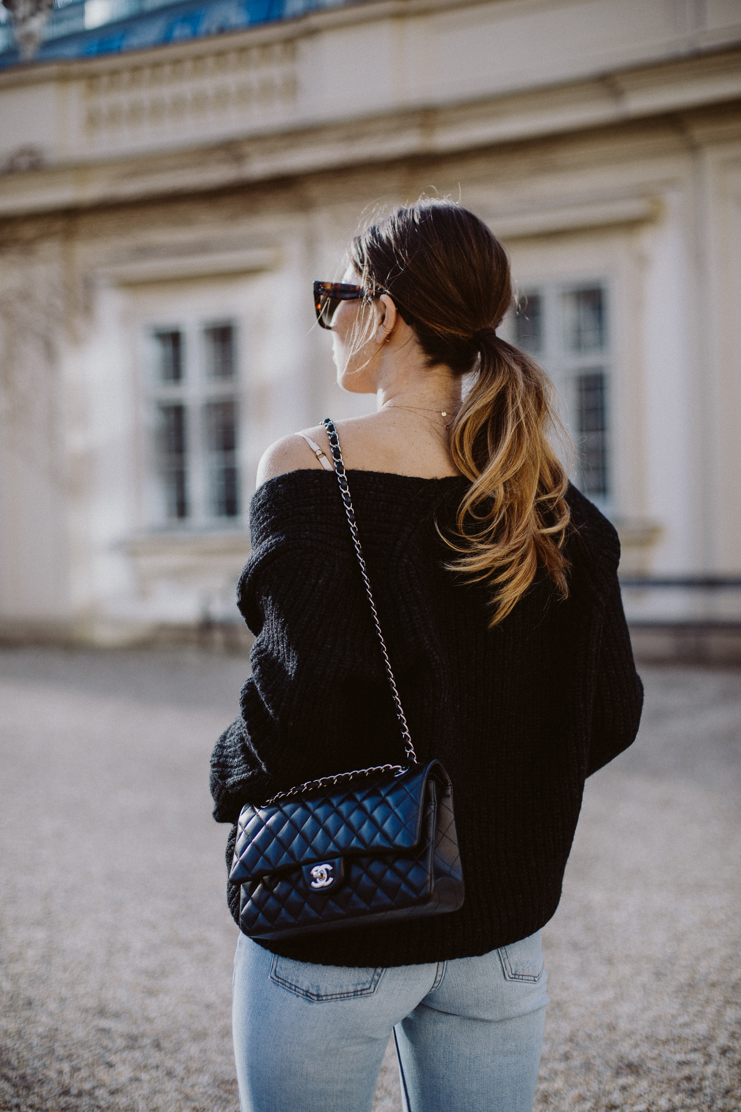 Outfit: Chanel classic flap bag, medium, lambskin | Bikinis & Passports