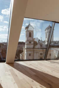 Dachgeschoss Wohnung Wien | Bikinis & Passports