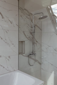 White Marble Bathroom | Bikinis & PassportsWhite Marble Bathroom | Bikinis & Passports