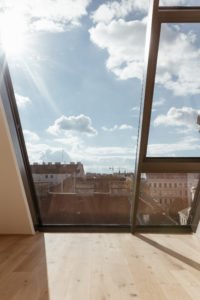 Dachgeschoss Wohnung Wien | Bikinis & Passports