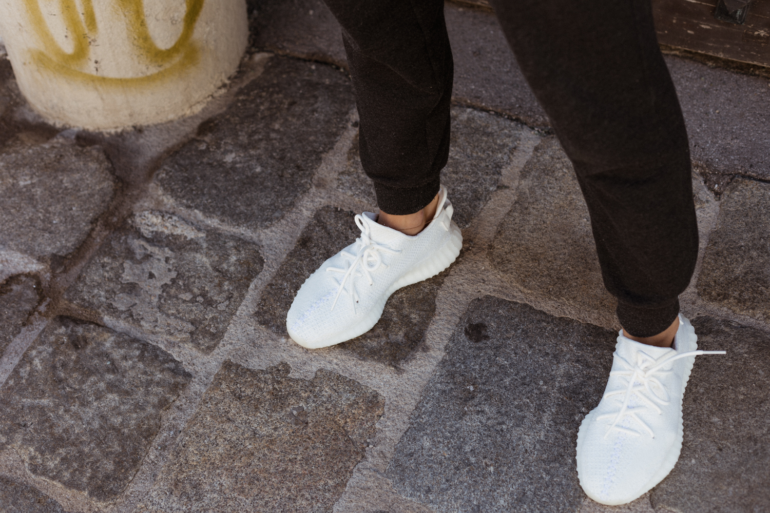 triple white yeezy outfit