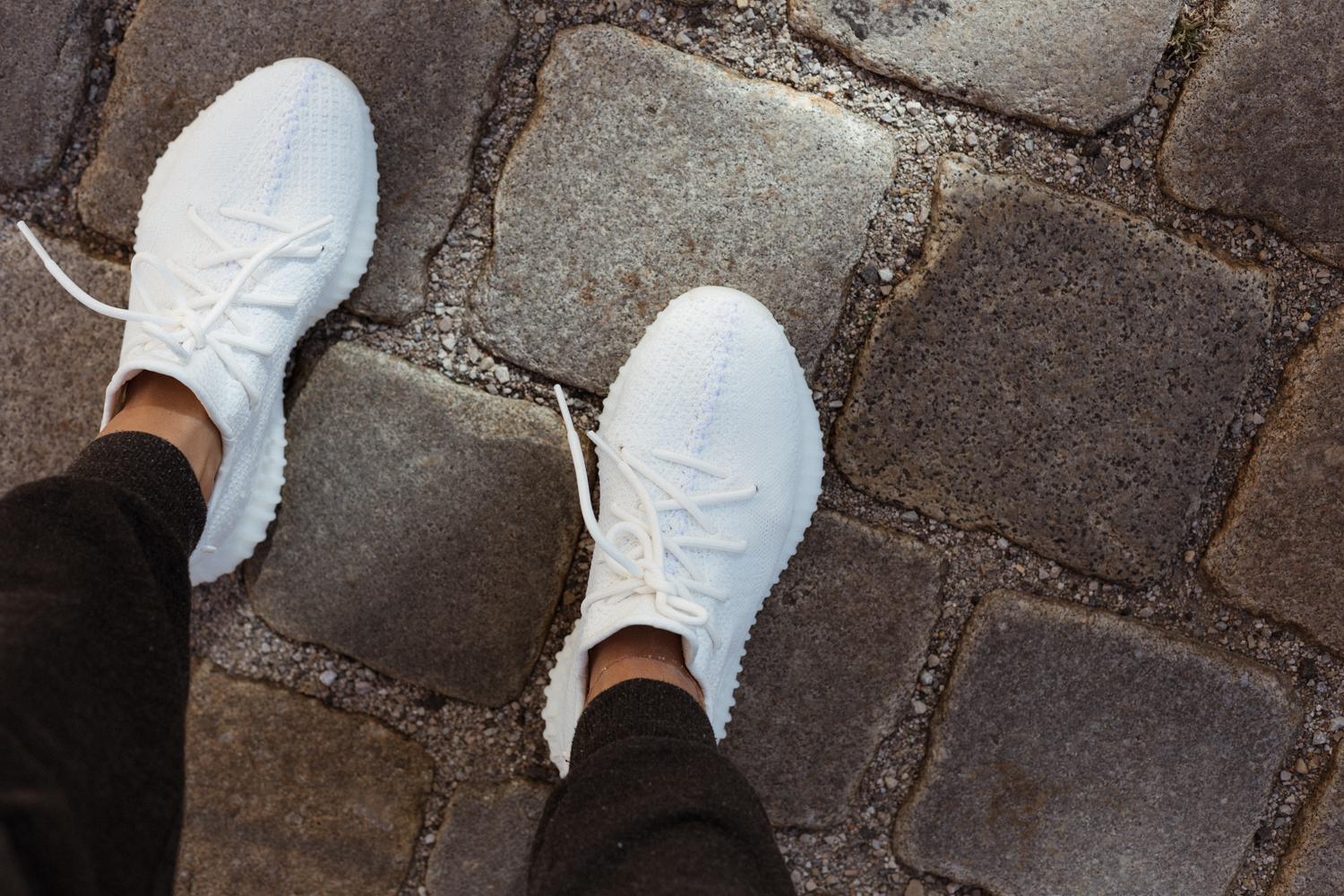 outfit yeezy triple white