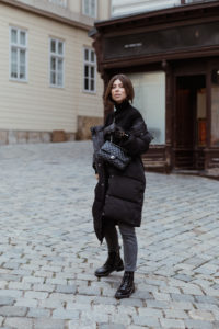 Roeckl Driver Gloves: all black winte routfit - Bikinis & Passports