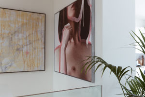 Vicky Heiler Apartment, Living Room: Julian Epok Künstler Wien - Bikinis & Passports